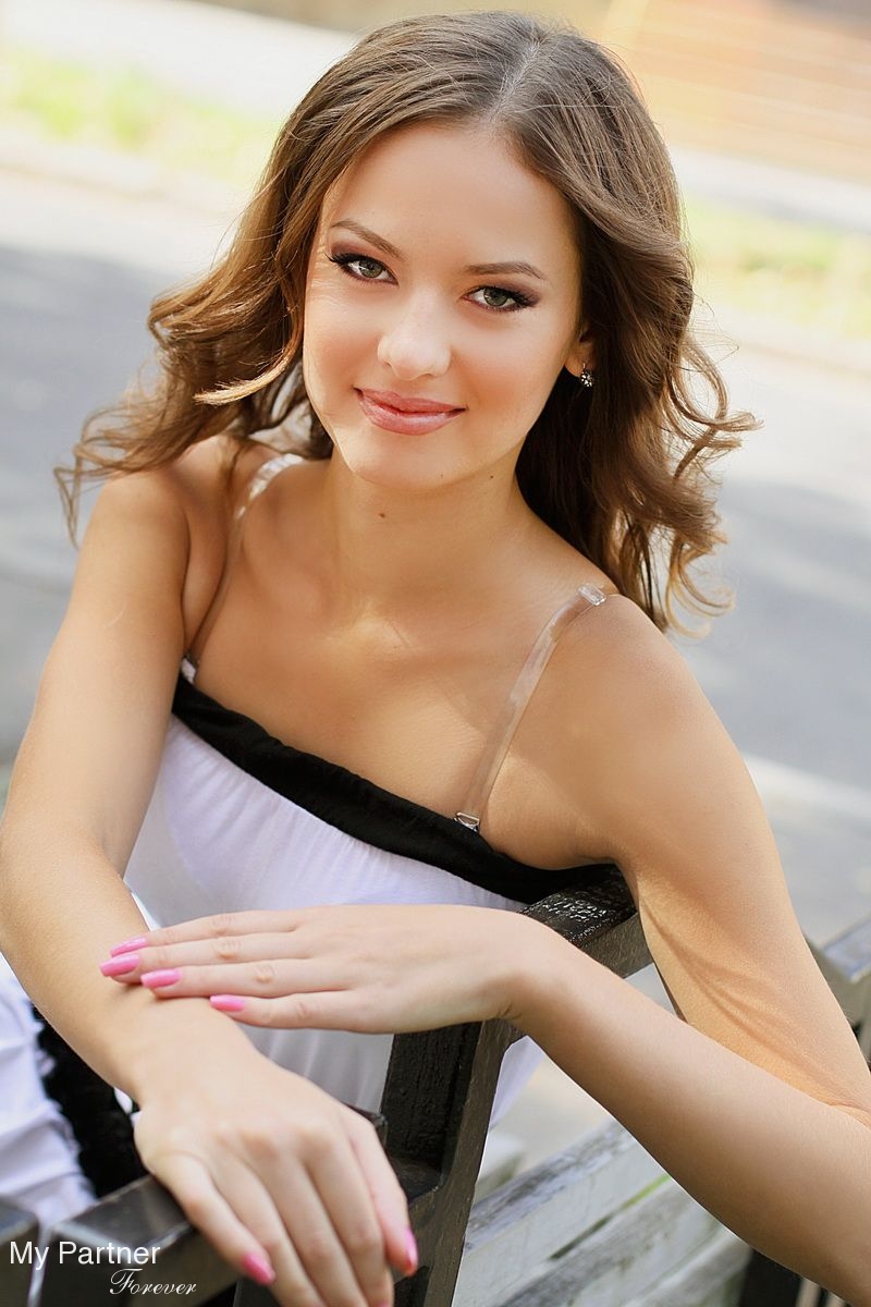 teenage girls dating older men