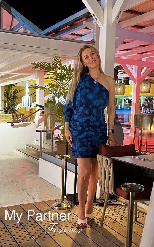 Dating with Beautiful Ukrainian Girl Elena from Kiev, Ukraine