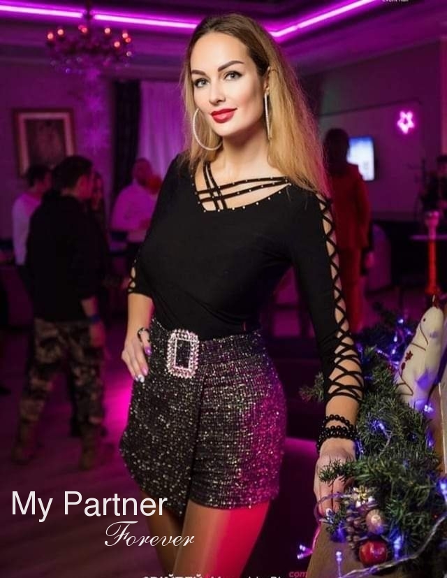 Dating with Stunning Ukrainian Girl Yuliya from Lugansk, Ukraine