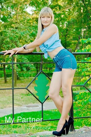 Meet Single Ukrainian Girl Yuliya from Zaporozhye, Ukraine