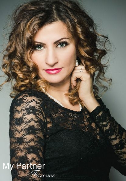 Online Dating with Stunning Ukrainian Woman Aleksandra from Kiev, Ukraine