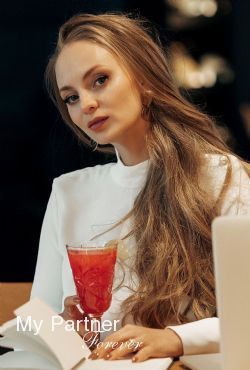 Dating Service to Meet Stunning Ukrainian Woman Alena from Ivano-Frankovsk, Ukraine