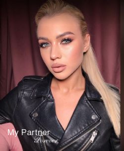 Dating Site to Meet Stunning Ukrainian Woman Yuliya from Nikolaev, Ukraine