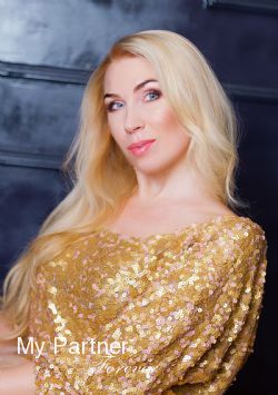 Dating with Gorgeous Ukrainian Girl Oksana from Dniepropetrovsk, Ukraine