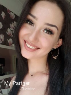 Dating with Pretty Ukrainian Lady Elena from Kharkov, Ukraine