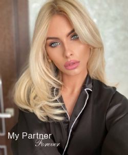 Datingsite to Meet Gorgeous Ukrainian Woman Oksana from Lutsk, Ukraine
