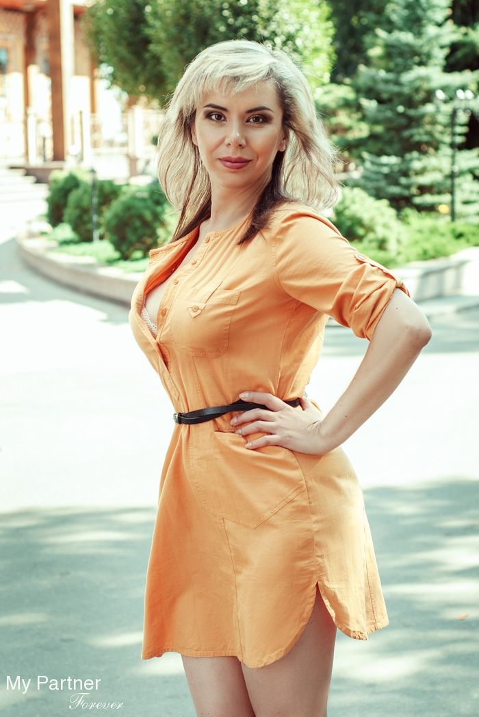Dating Service to Meet Sexy Ukrainian Woman Raisa from Poltava, Ukraine