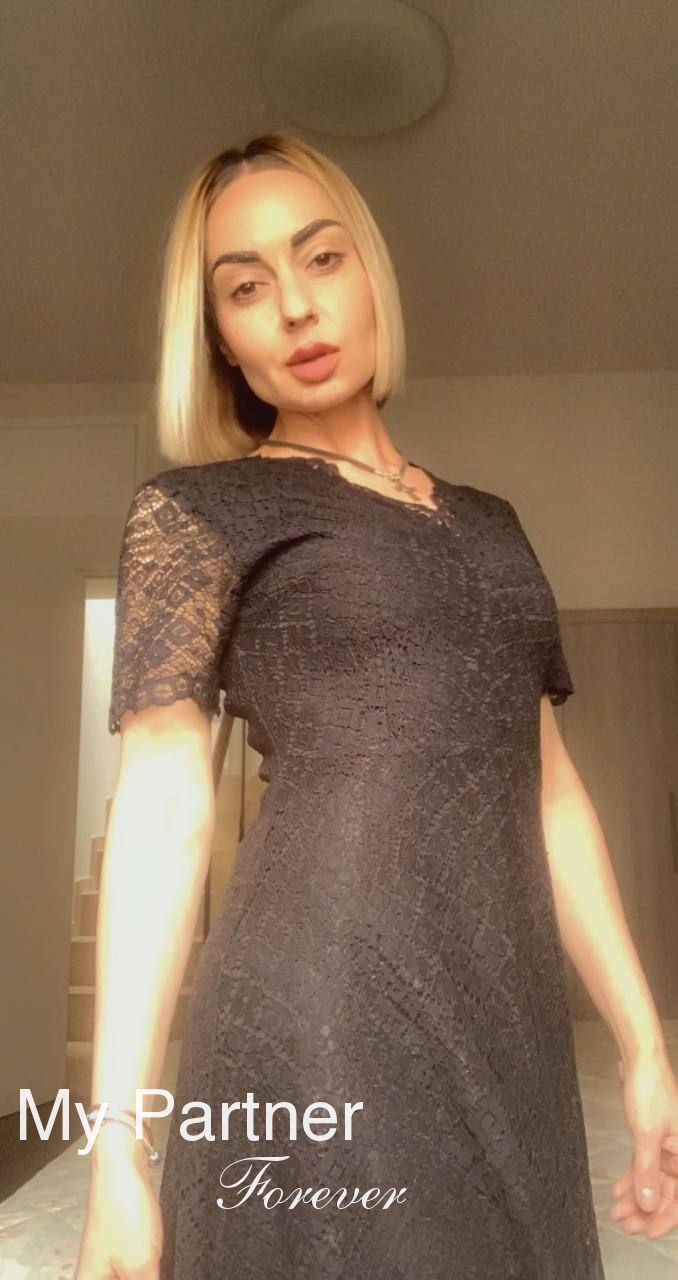 Dating Service to Meet Beautiful Ukrainian Girl Margarita from Kiev, Ukraine