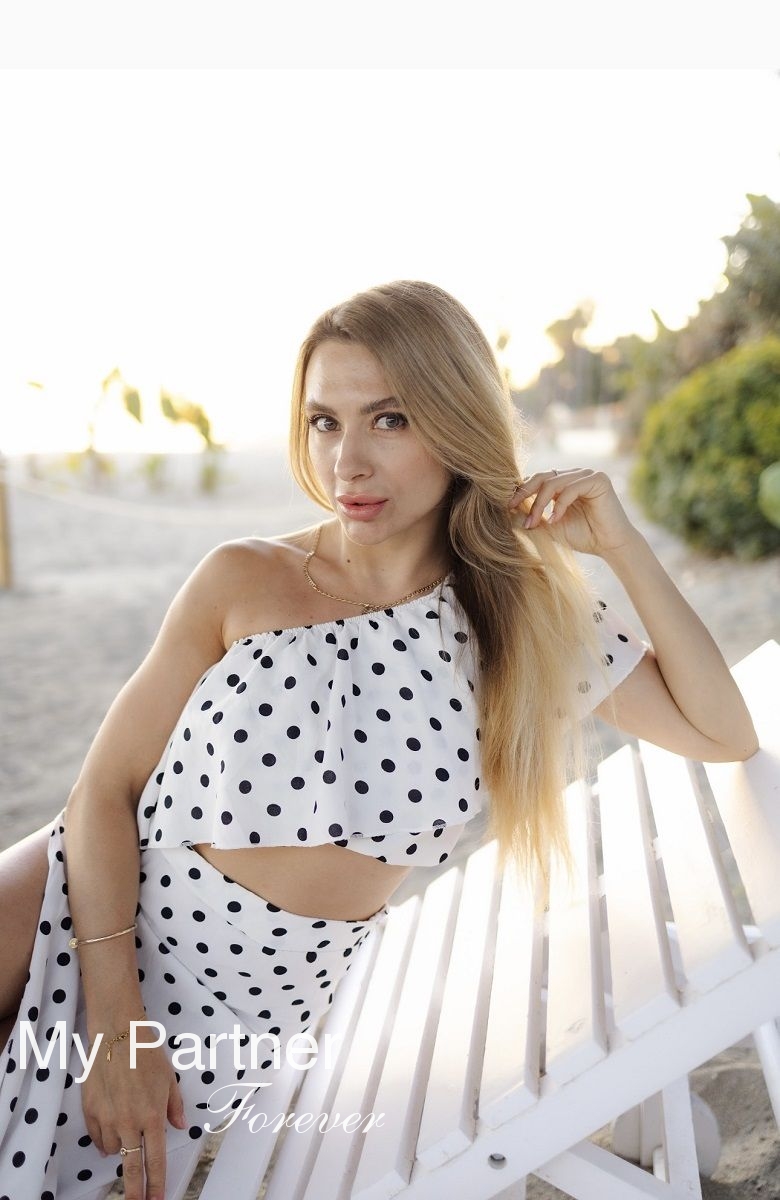 Dating Service to Meet Beautiful Ukrainian Girl Yana from Kharkov, Ukraine