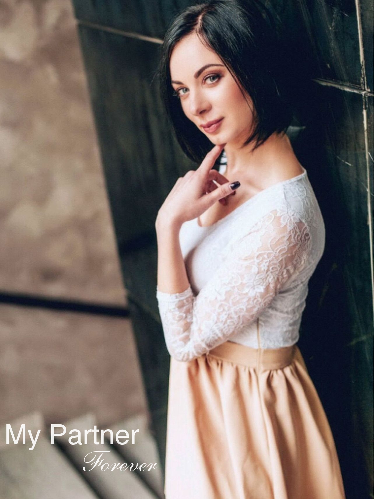 Dating Service to Meet Beautiful Ukrainian Lady Elena from Poltava, Ukraine