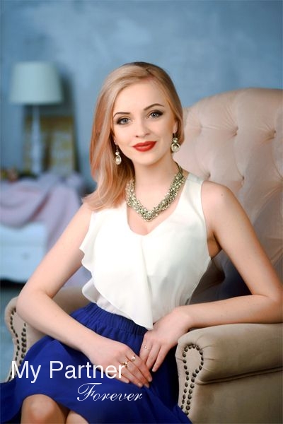 Dating Service to Meet Beautiful Ukrainian Woman Karina from Sumy, Ukraine