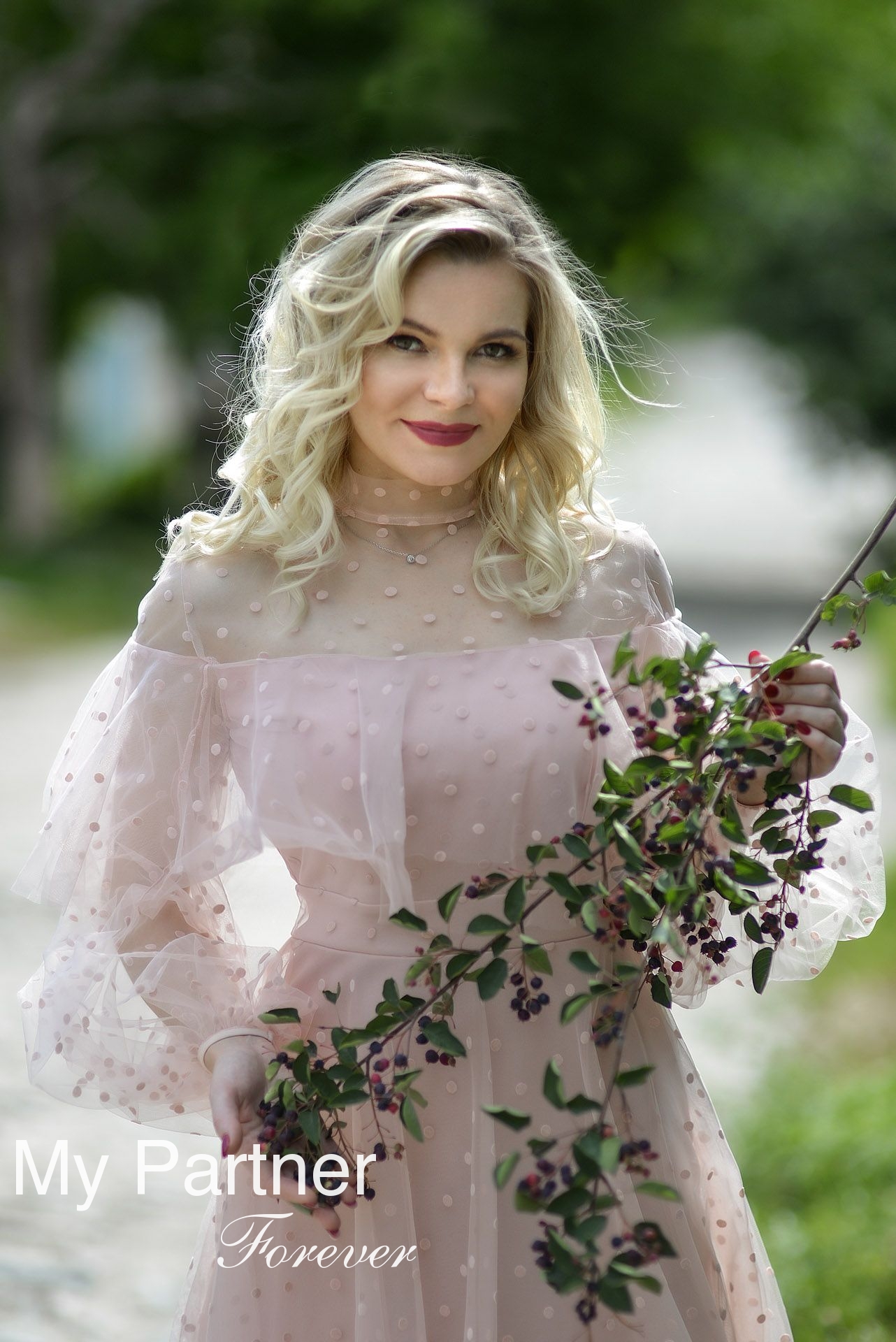 Dating Service to Meet Beautiful Ukrainian Woman Yuliya from Kharkov, Ukraine