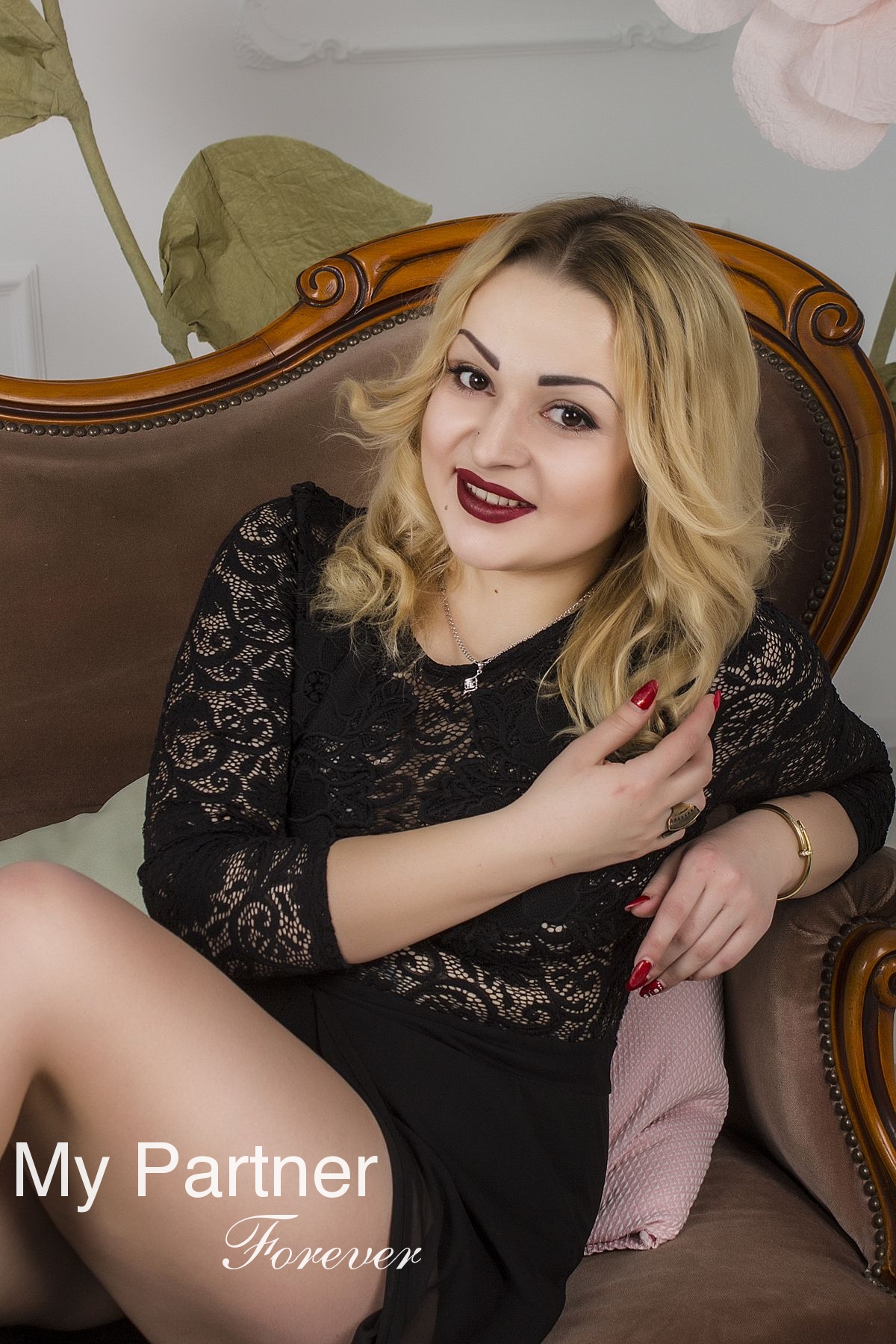 Dating Service to Meet Charming Ukrainian Girl Lilya from Kiev, Ukraine