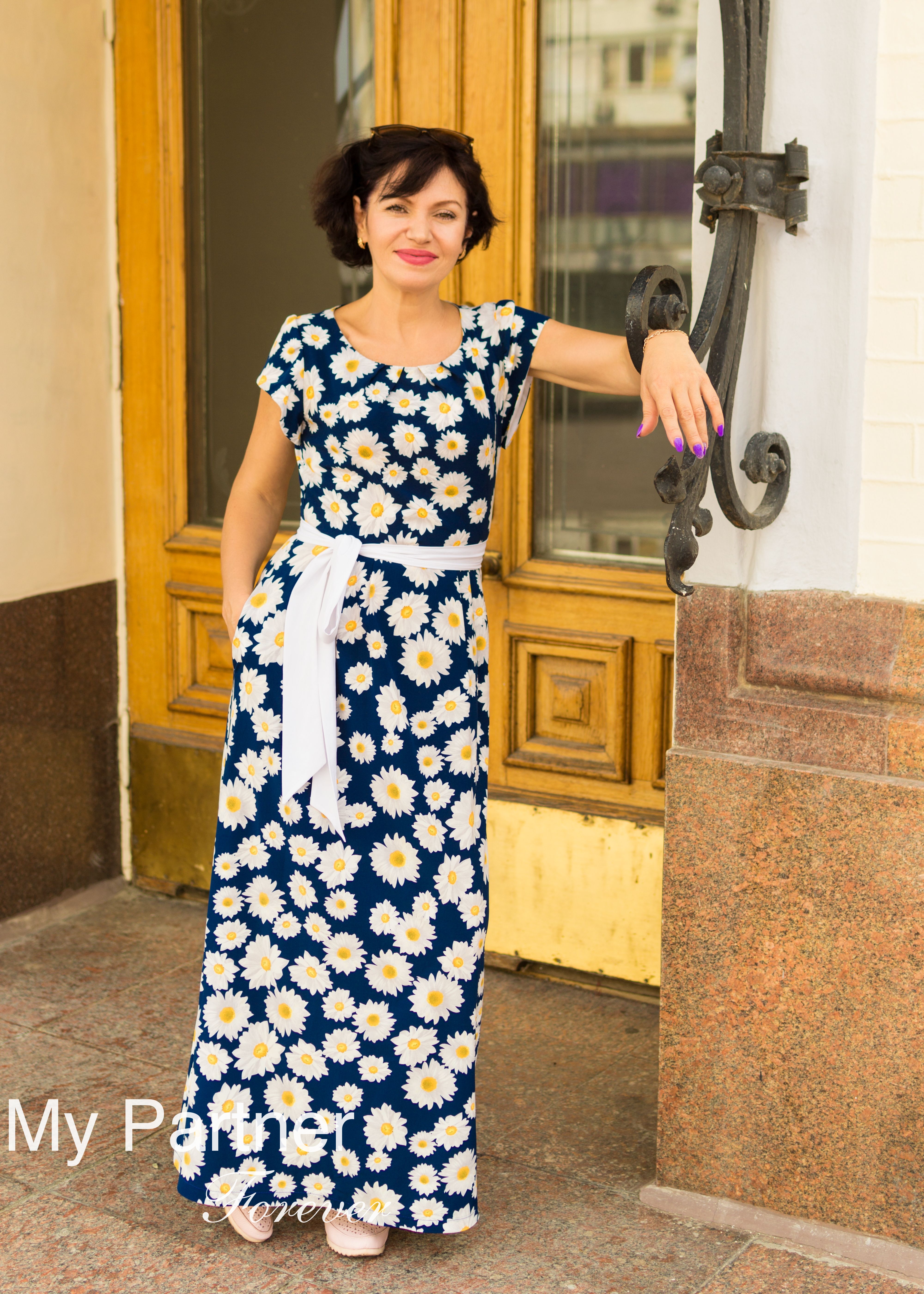 Dating Service to Meet Charming Ukrainian Woman Oksana from Odessa, Ukraine