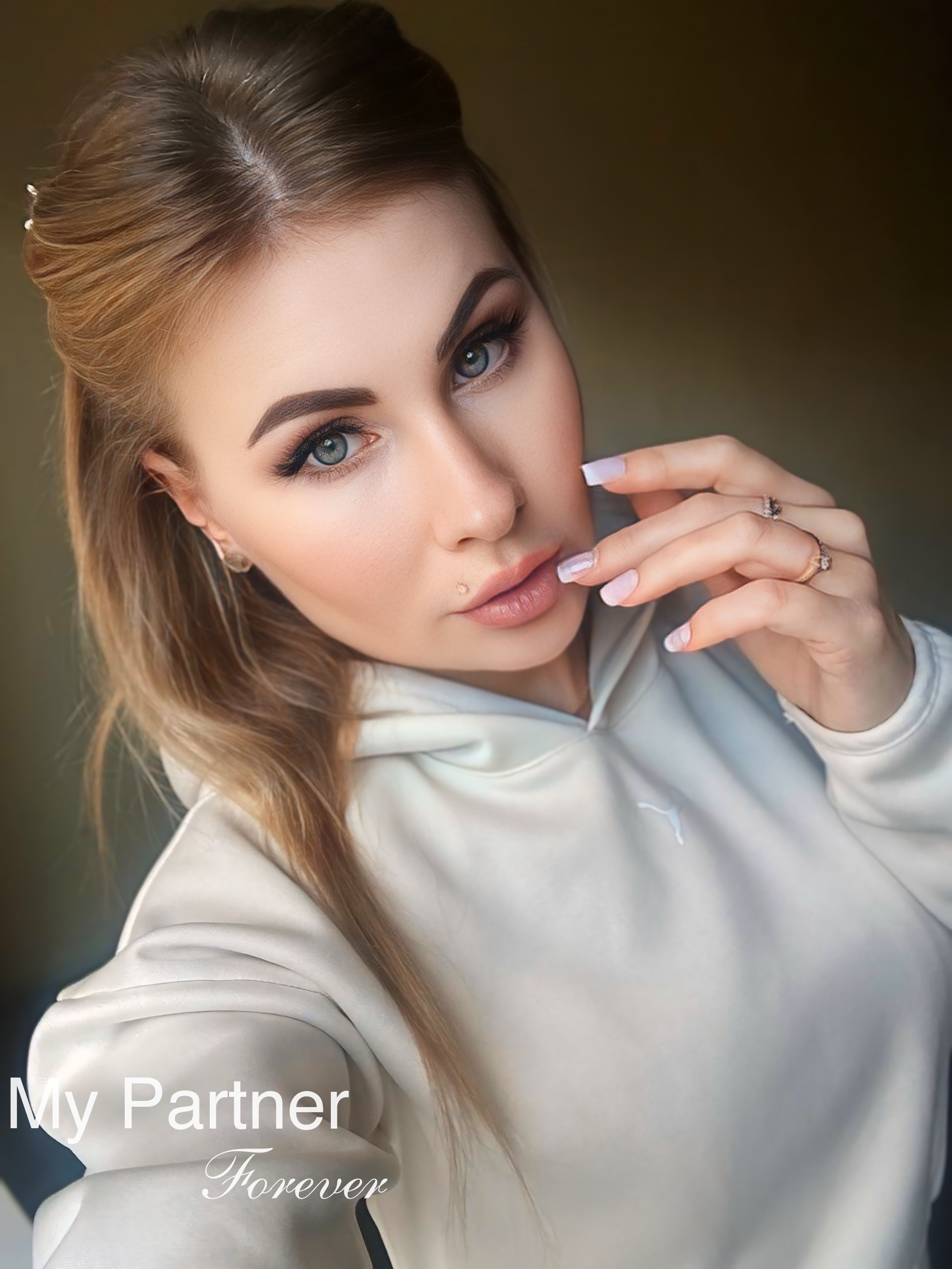 Dating Service to Meet Pretty Ukrainian Girl Olesya from Kiev, Ukraine