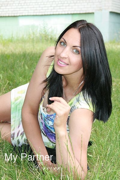 Dating Service to Meet Pretty Ukrainian Woman Darya from Zaporozhye, Ukraine