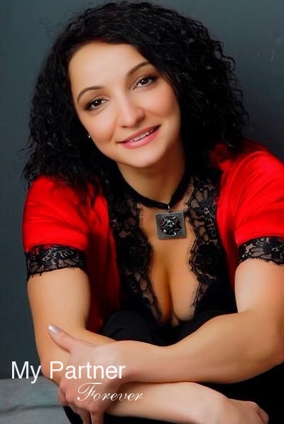 Dating Service to Meet Pretty Ukrainian Woman Elena from Vinnitsa, Ukraine