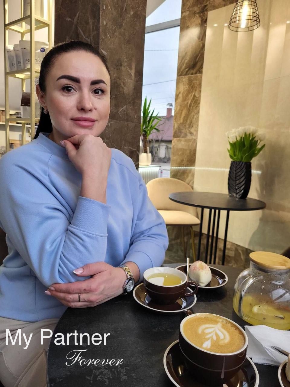 Dating Service to Meet Pretty Ukrainian Woman Lilya from Rovno, Ukraine