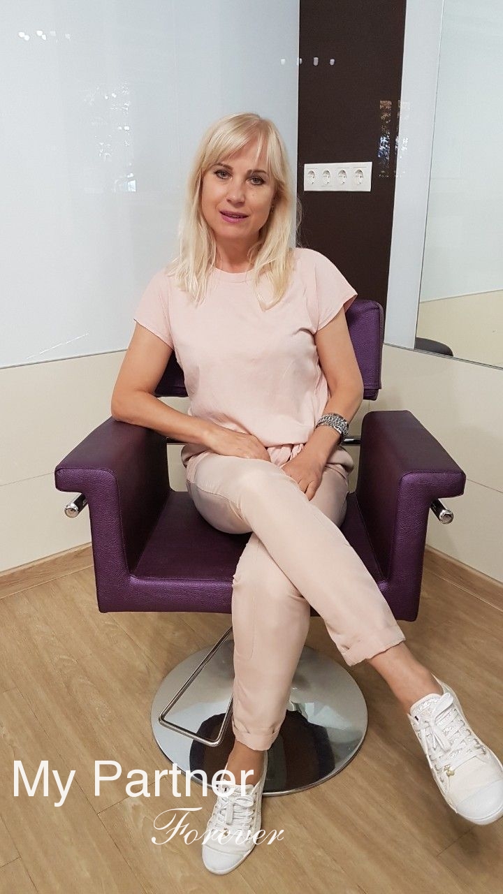 Dating Service to Meet Pretty Ukrainian Woman Lyudmila from Poltava, Ukraine