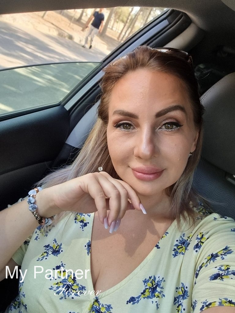 Dating Service to Meet Sexy Russian Lady Svetlana from Baku, Azerbaijan