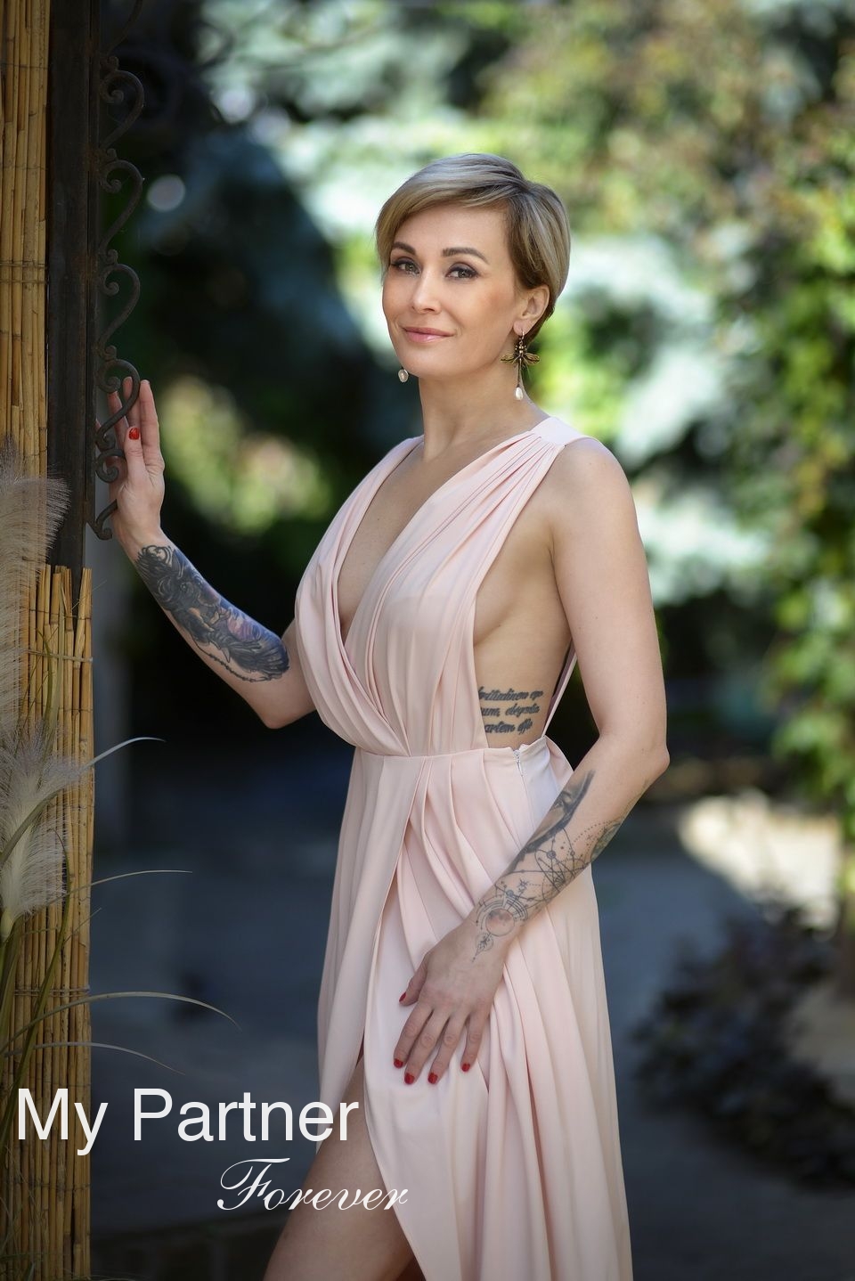 Dating Service to Meet Sexy Ukrainian Girl Oksana from Kharkov, Ukraine