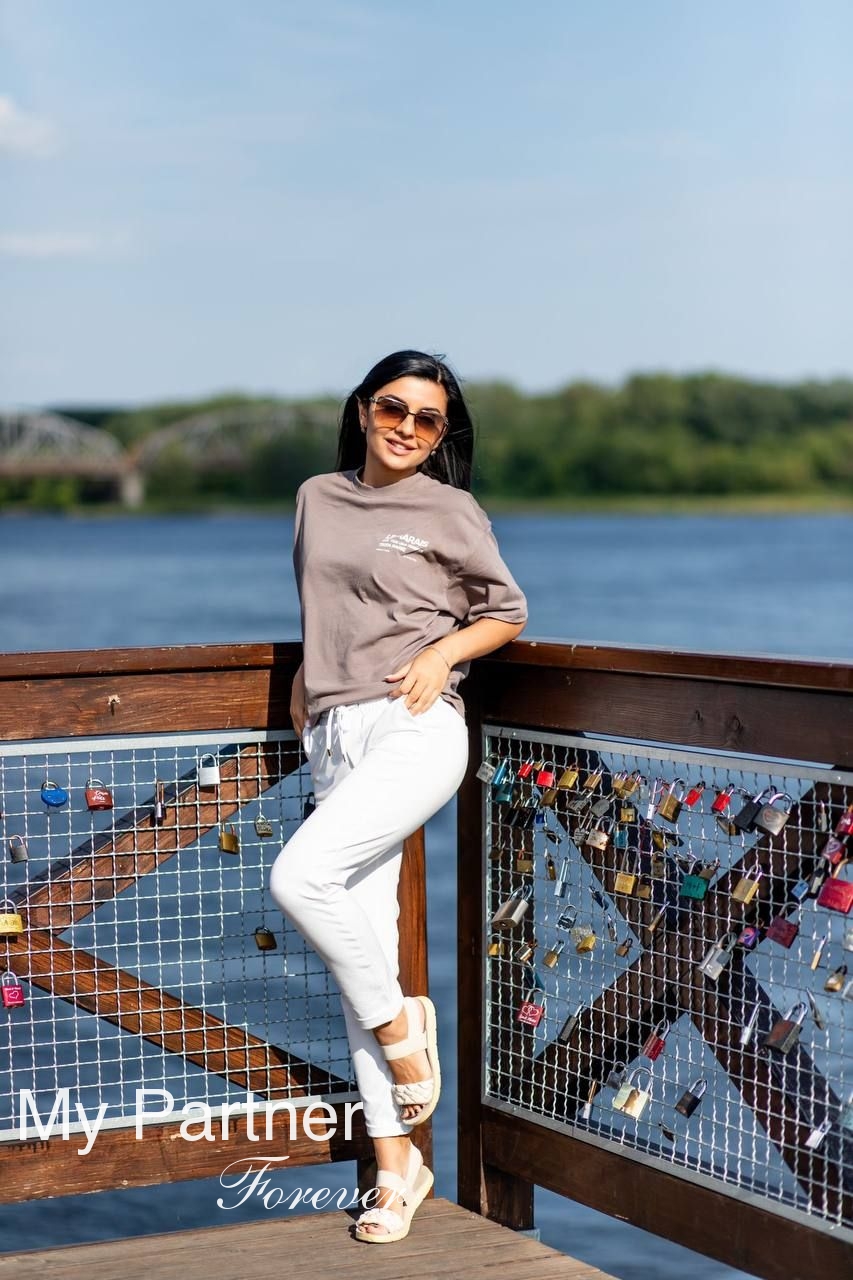 Dating Service to Meet Sexy Ukrainian Lady Elena from Kharkov, Ukraine