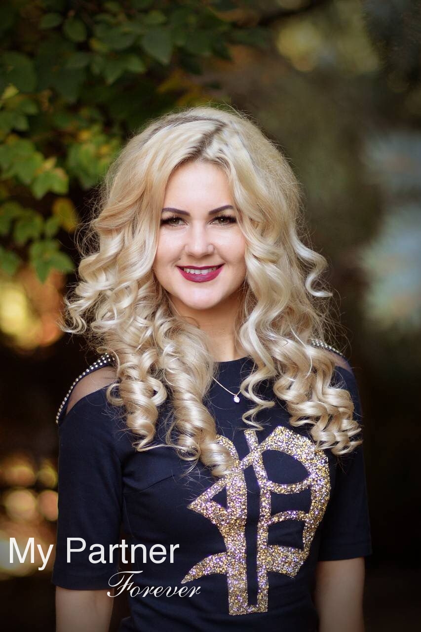 Dating Service to Meet Sexy Ukrainian Woman Elena from Kharkov, Ukraine