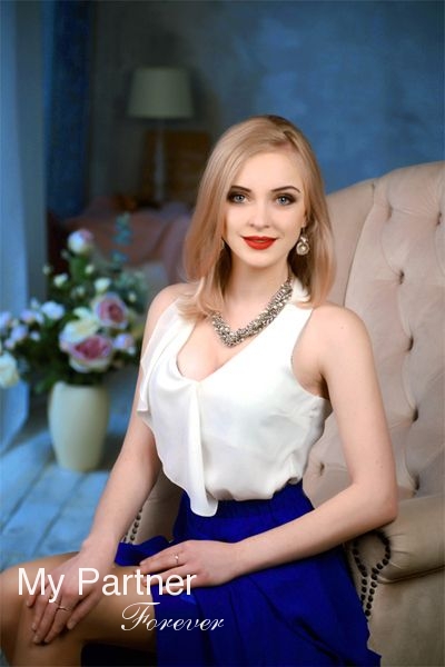 Dating Service to Meet Sexy Ukrainian Woman Karina from Sumy, Ukraine