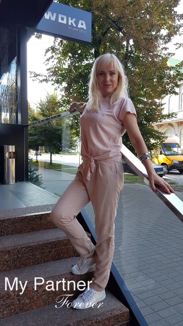 Dating Service to Meet Sexy Ukrainian Woman Lyudmila from Poltava, Ukraine