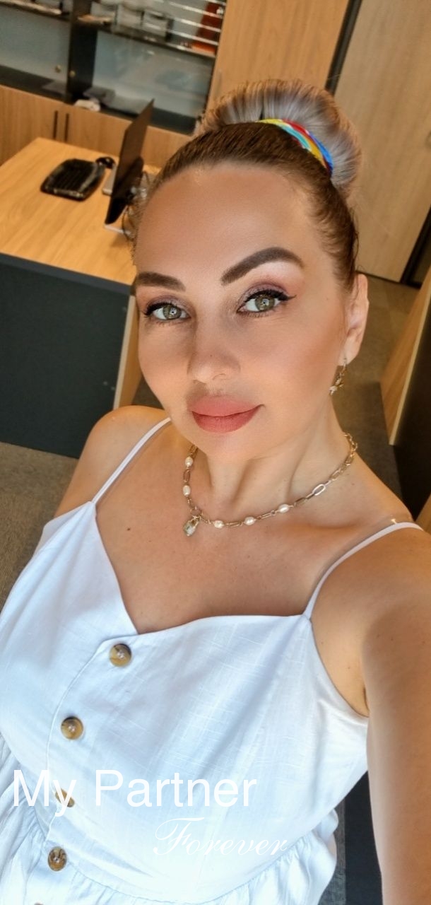 Dating Service to Meet Single Russian Lady Svetlana from Baku, Azerbaijan