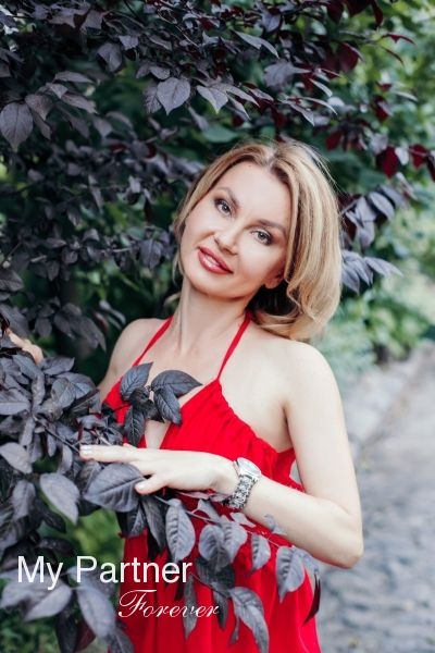 Dating Service to Meet Single Ukrainian Woman Yuliya from Zaporozhye, Ukraine