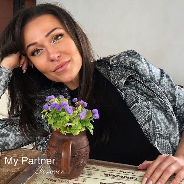 Dating Service to Meet Stunning Russian Lady Svetlana from Almaty, Kazakhstan