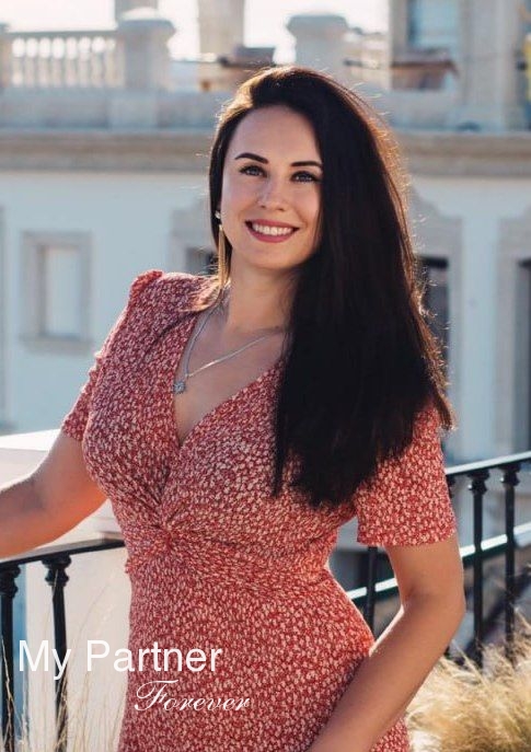 Dating Service to Meet Stunning Ukrainian Lady Renata from Dniepropetrovsk, Ukraine