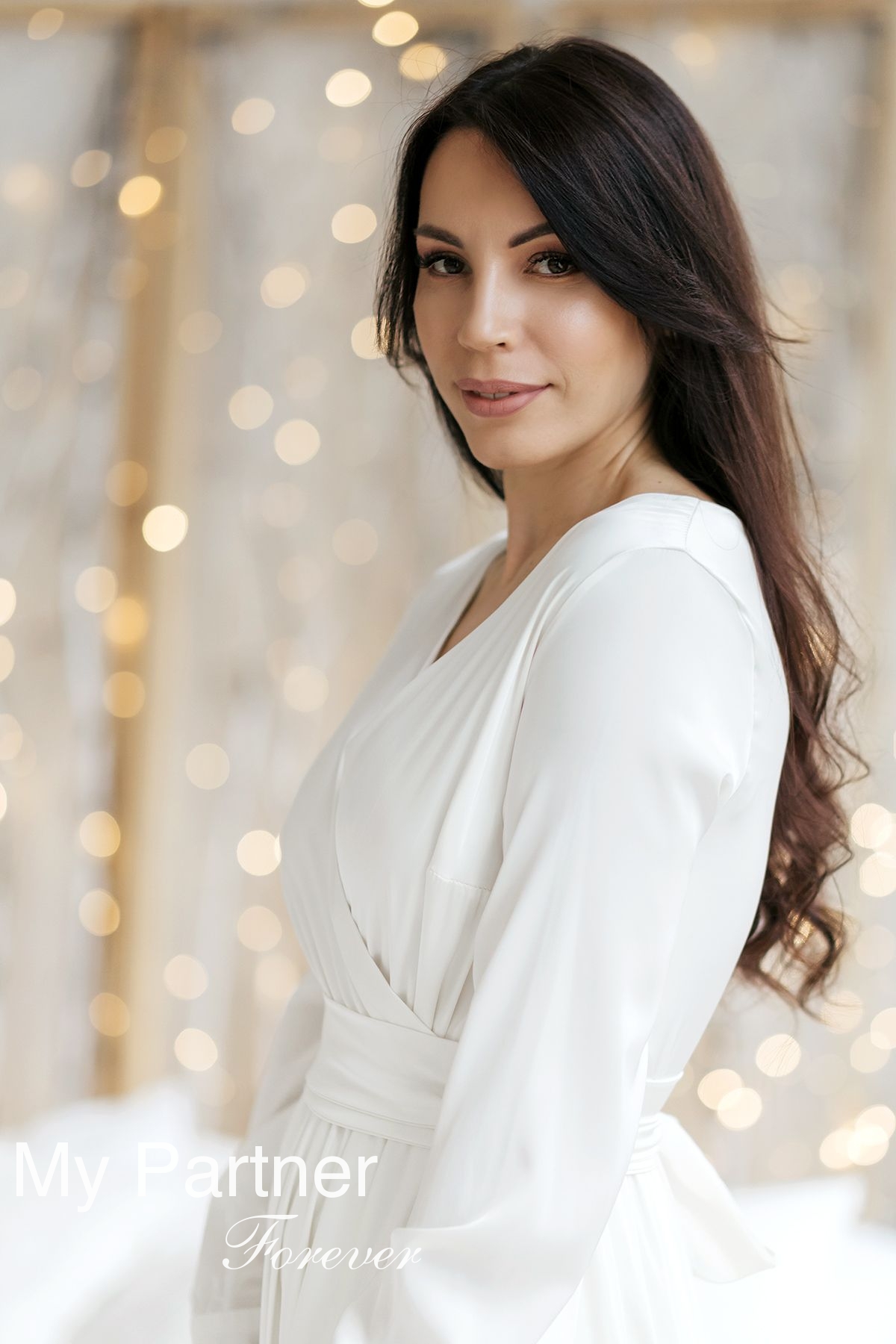 Dating Service to Meet Stunning Ukrainian Woman Anna from Kiev, Ukraine