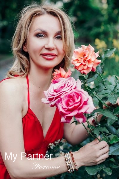 Dating Service to Meet Stunning Ukrainian Woman Yuliya from Zaporozhye, Ukraine