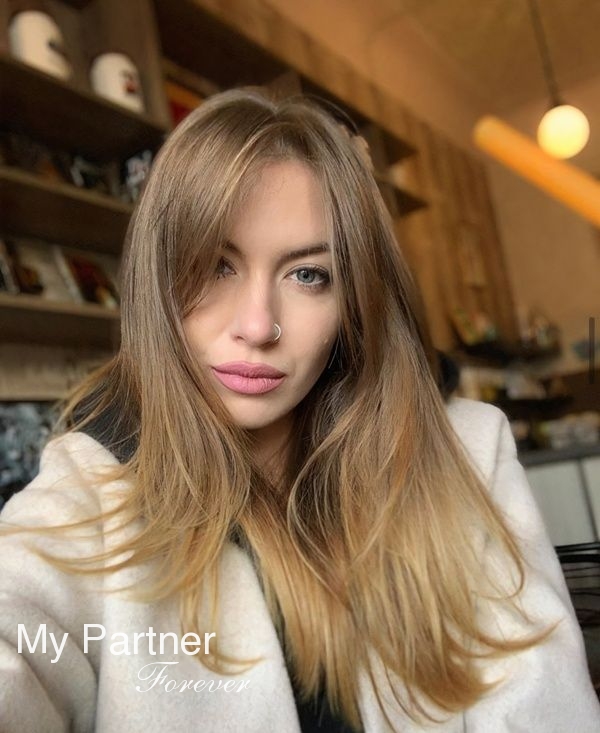 Dating Site to Meet Beautiful Ukrainian Girl Elena from Kiev, Ukraine