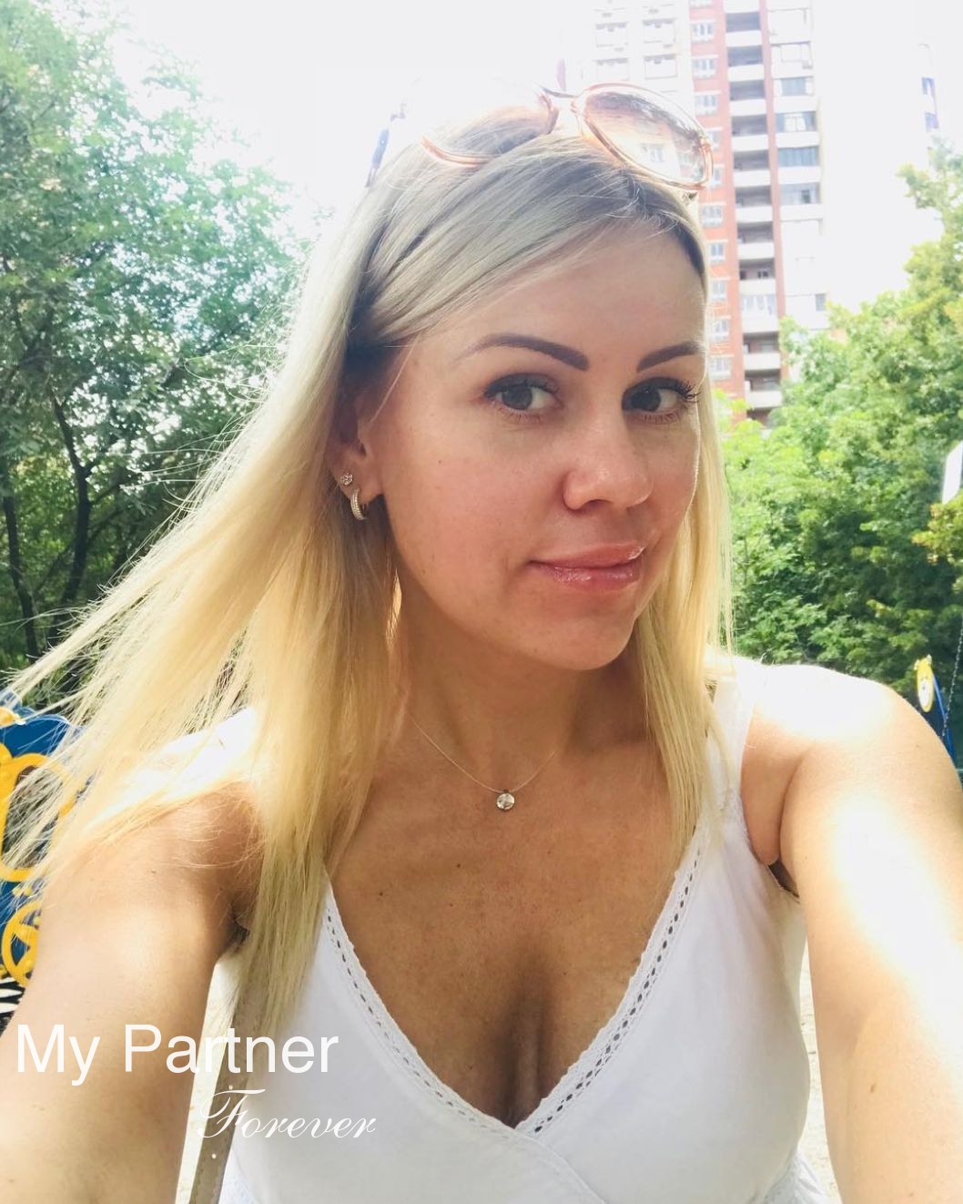 Dating Site to Meet Beautiful Ukrainian Lady Elena from Kiev, Ukraine