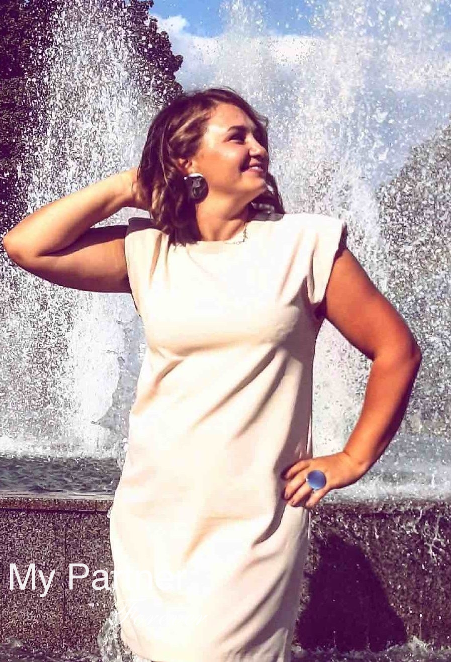 Dating Site to Meet Beautiful Ukrainian Woman Lyubov from Odessa, Ukraine