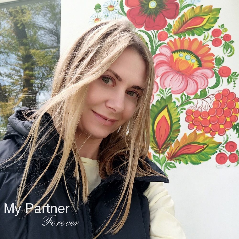 Dating Site to Meet Pretty Ukrainian Girl Larisa from Kiev, Ukraine