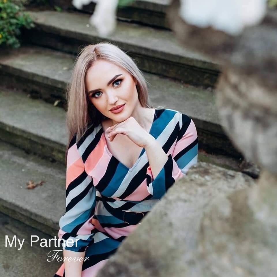 Dating Site to Meet Sexy Ukrainian Woman Yuliya from Chernovtsy, Ukraine