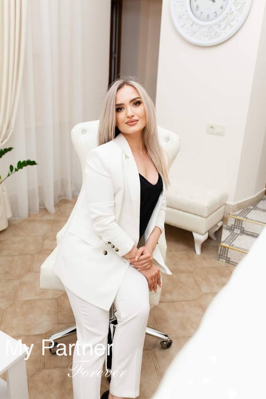 Dating Site to Meet Single Ukrainian Woman Yuliya from Chernovtsy, Ukraine