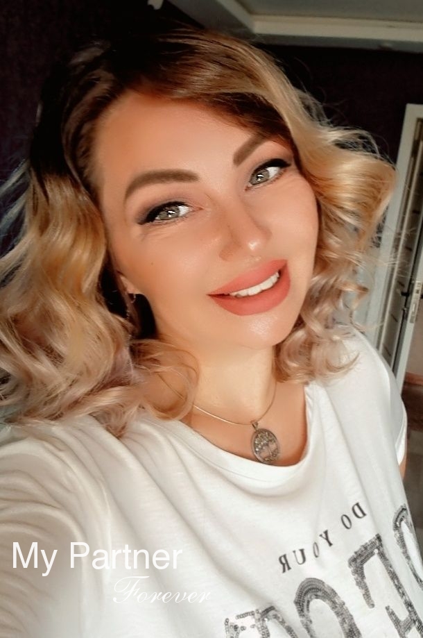 Dating Site to Meet Stunning Russian Lady Svetlana from Baku, Azerbaijan