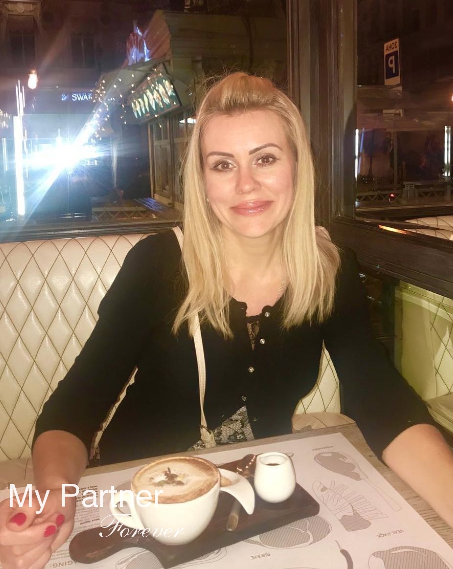 Dating Site to Meet Stunning Ukrainian Lady Elena from Kiev, Ukraine