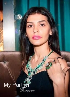 Dating Site to Meet Stunning Ukrainian Woman Oksana from Kiev, Ukraine