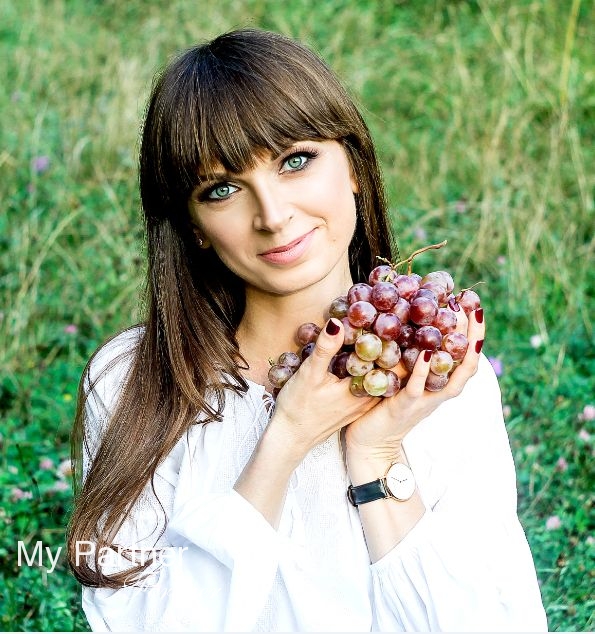 Dating with Beautiful Ukrainian Girl Yuliya from Poltava, Ukraine