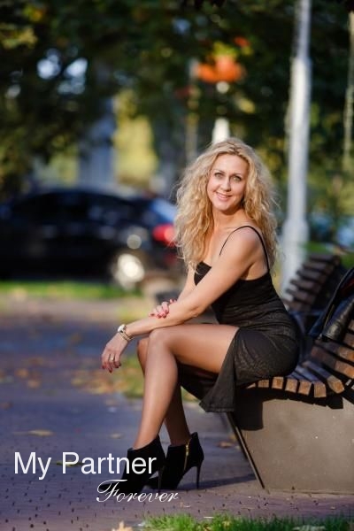 Dating with Beautiful Ukrainian Lady Nataliya from Zaporozhye, Ukraine