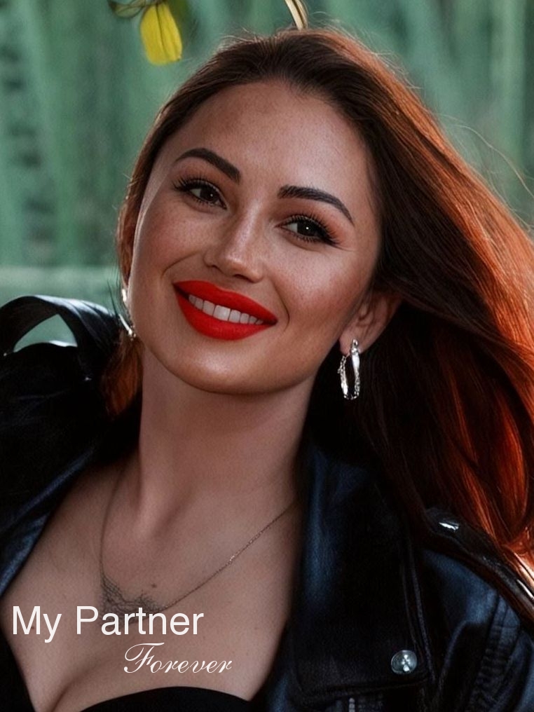 Dating with Beautiful Ukrainian Lady Yuliya from Odessa, Ukraine