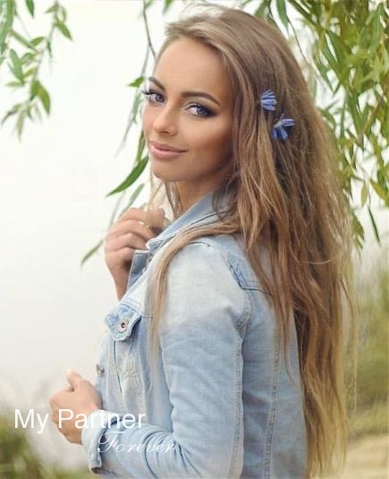 Dating with Beautiful Ukrainian Woman Irina from Kiev, Ukraine