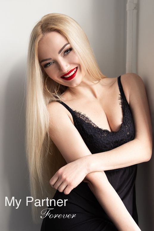 Dating with Beautiful Ukrainian Woman Lyubov from Poltava, Ukraine