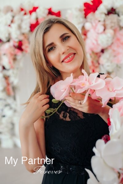 Dating with Beautiful Ukrainian Woman Viktoriya from Zaporozhye, Ukraine